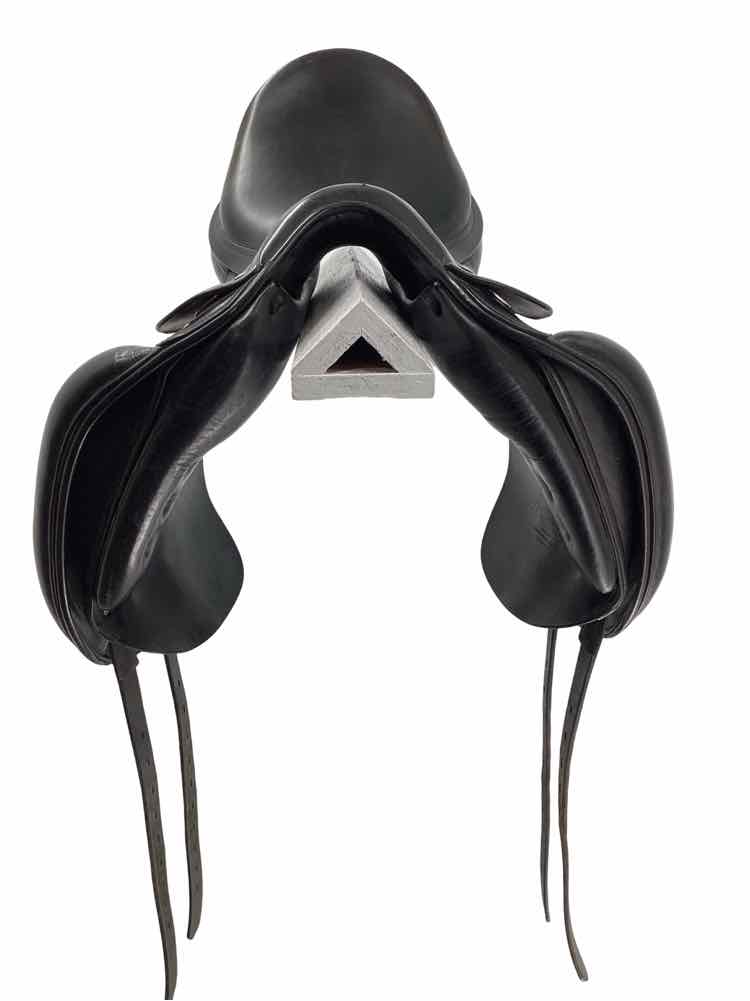 17" Amerigo dressage saddle