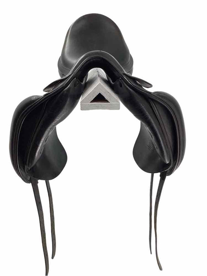 17" Amerigo dressage saddle