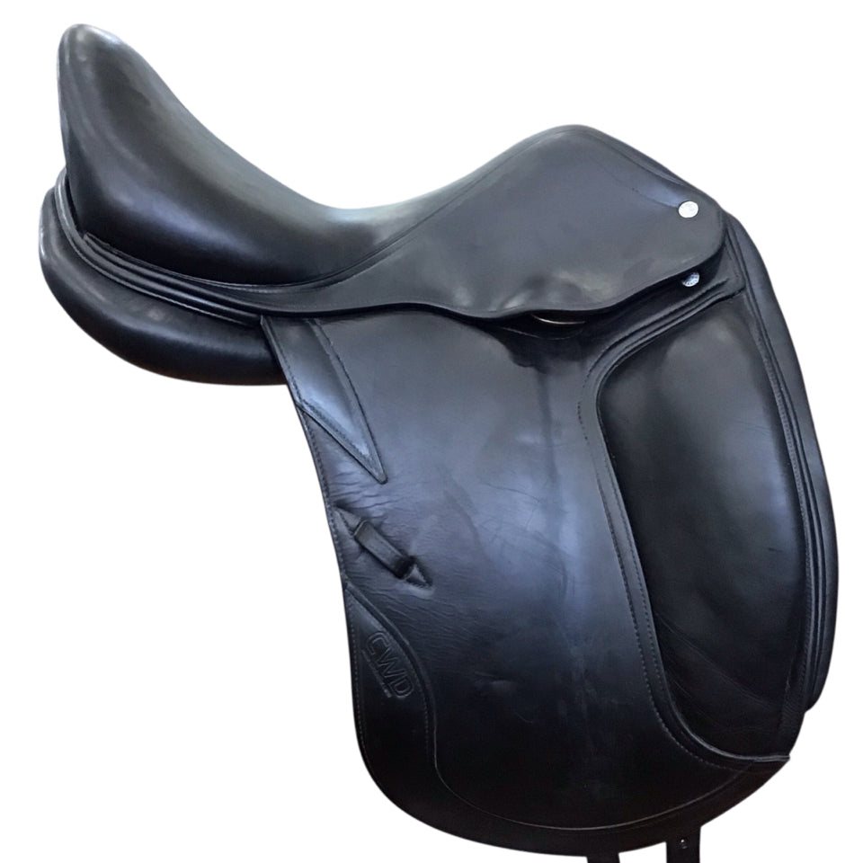 17" CWD SE08 Medium Used Dressage Saddle - H