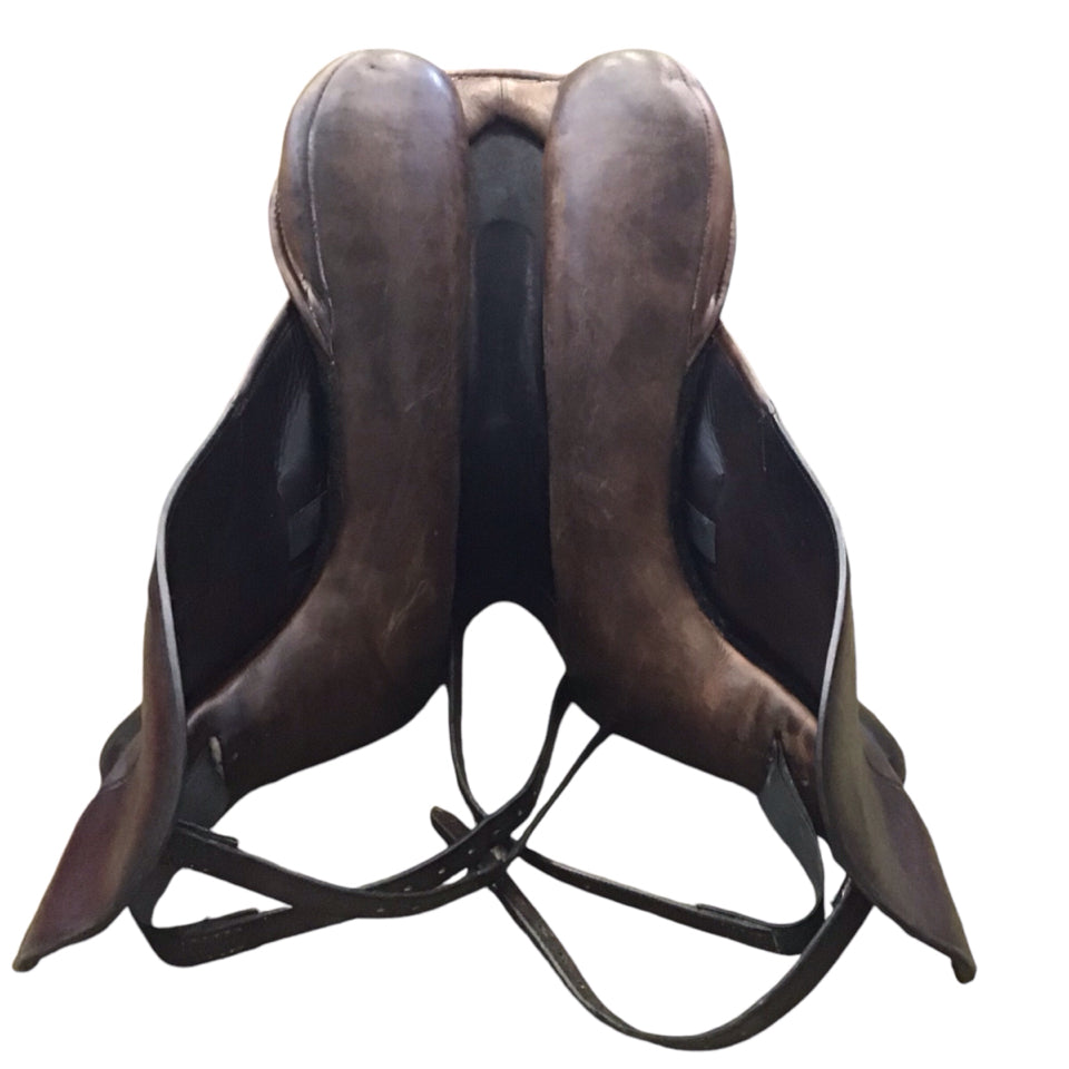 18" Hennig Medium/Wide Used Dressage Saddle - H