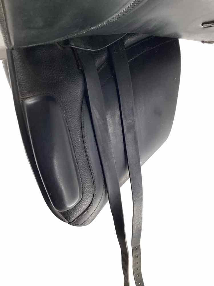 17.5" Cambridge used dressage saddle