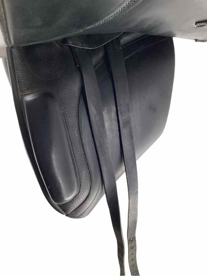 17.5" Cambridge used dressage saddle
