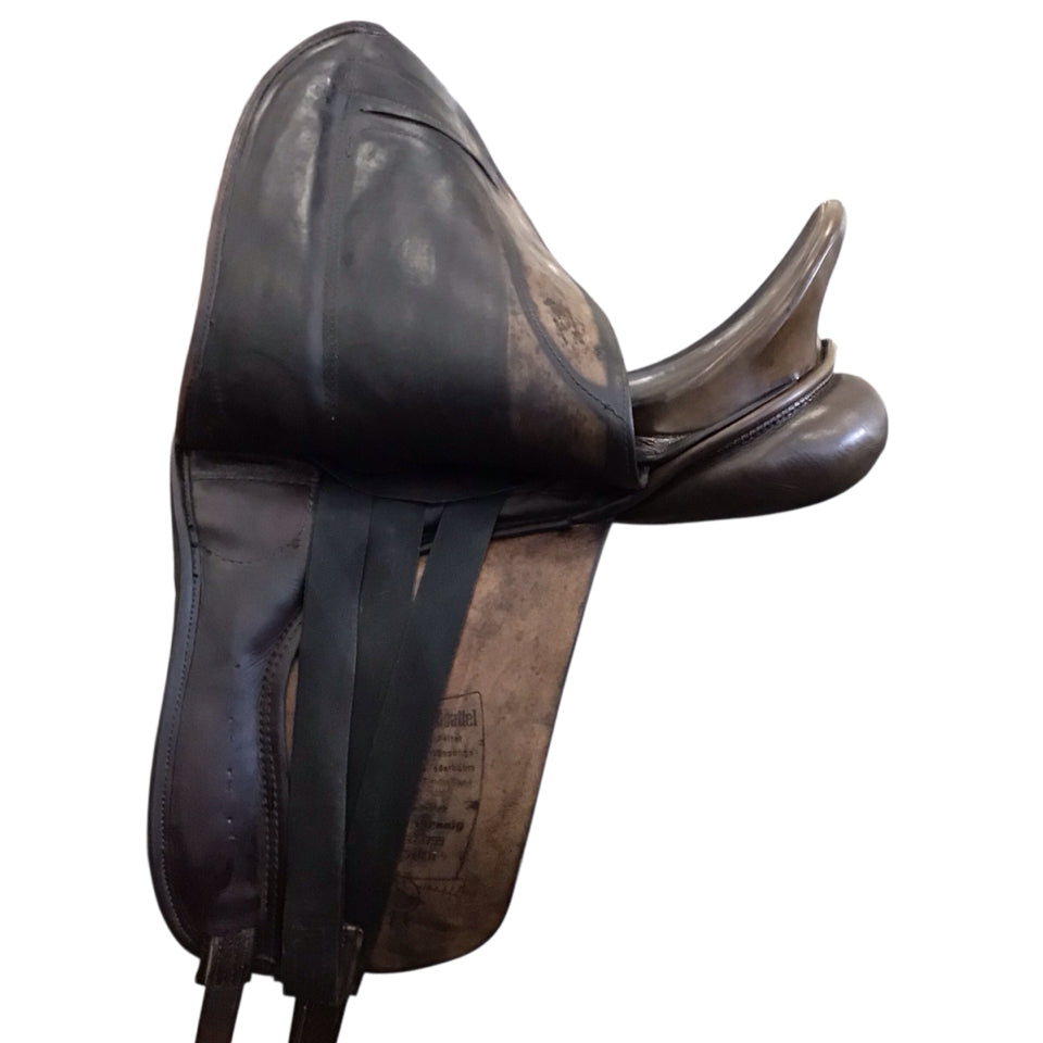 17" Hennig Wide Used Dressage Saddle - H