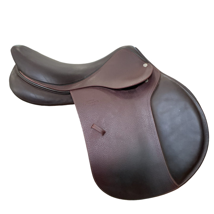 17" Devoucoux Biarritz O Medium Used Hunter/Jumper Saddle