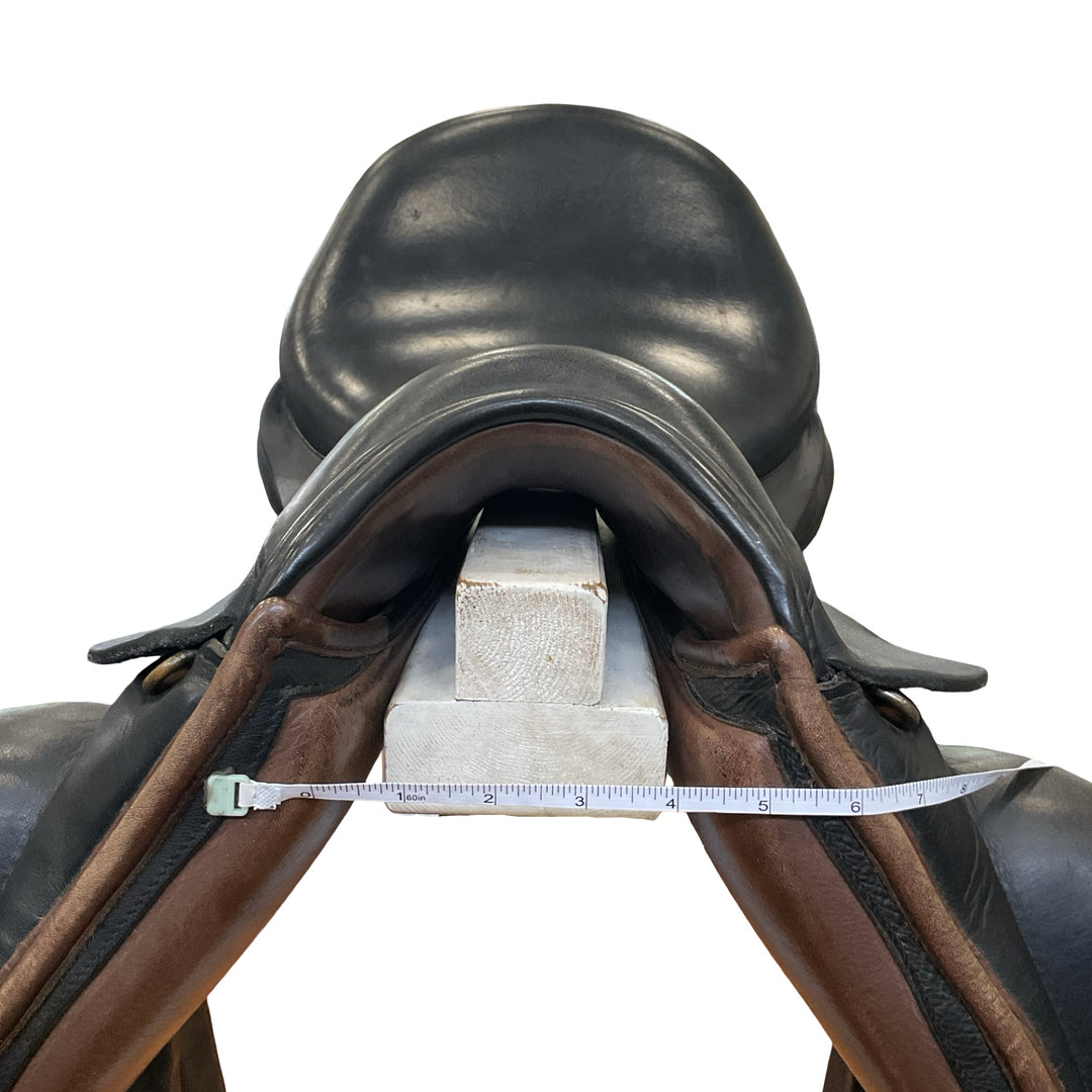 17.5" Custom Saddlery Wolfgang Omni Narrow Used Dressage Saddle