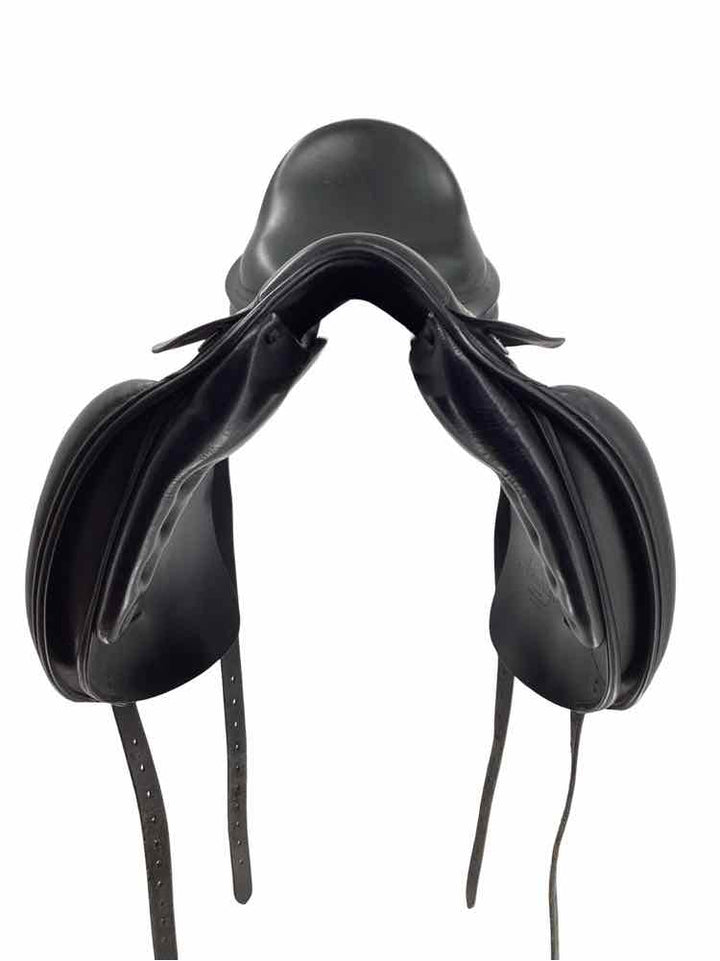 18" Amerigo used dressage saddle B