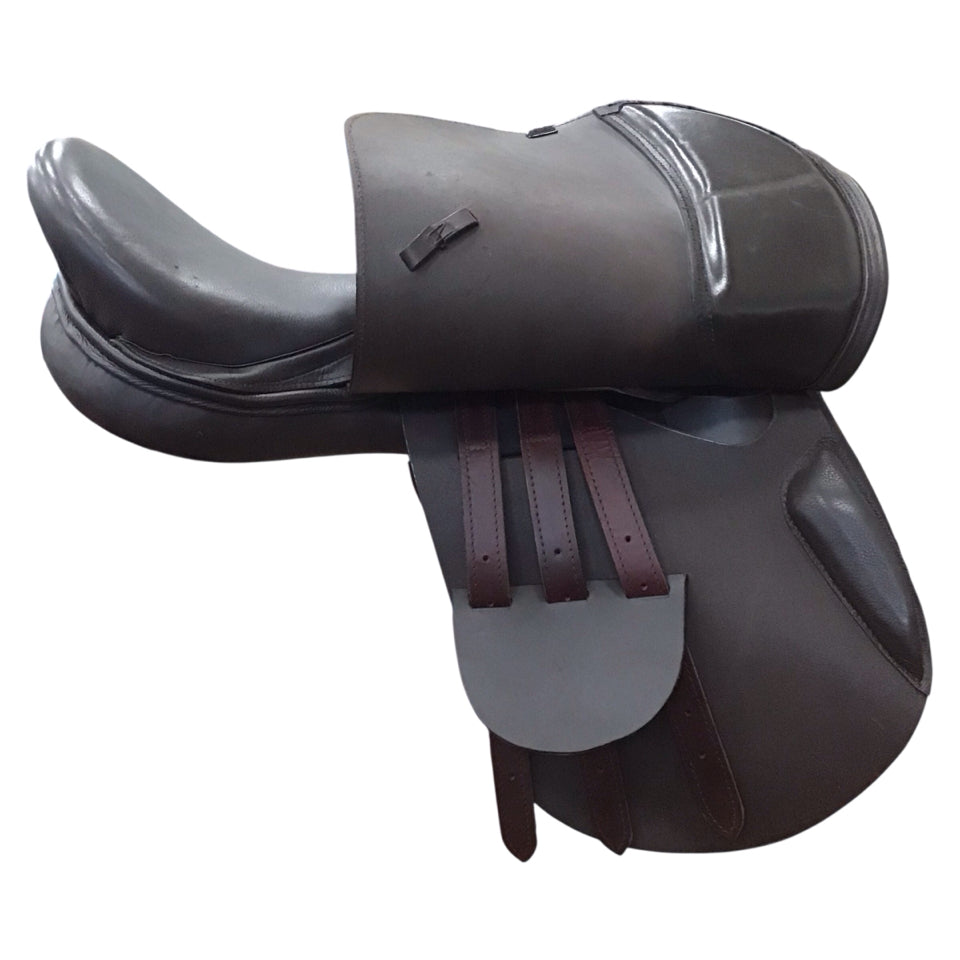18" EquiRoyal Regency Event Winner Narrow Like New All Purpose Saddle - H