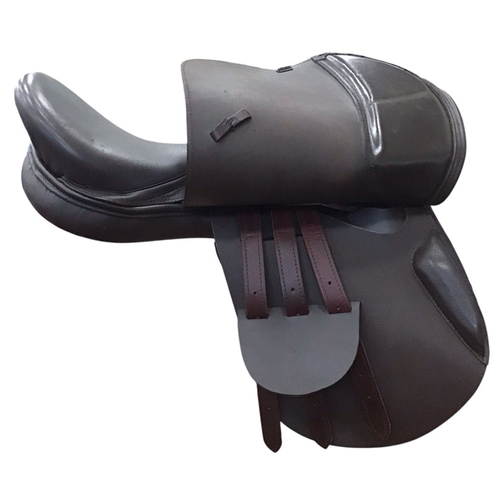 18" EquiRoyal Regency Event Winner Narrow Like New All Purpose Saddle - H