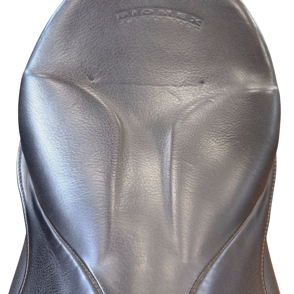 18" Stubben Maestoso De Luxe 28cm Med/Narrow Used Dressage Saddle - H