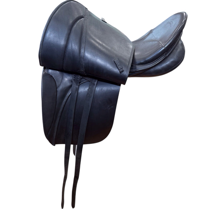 18" Stubben Maestoso De Luxe 28cm Med/Narrow Used Dressage Saddle - H