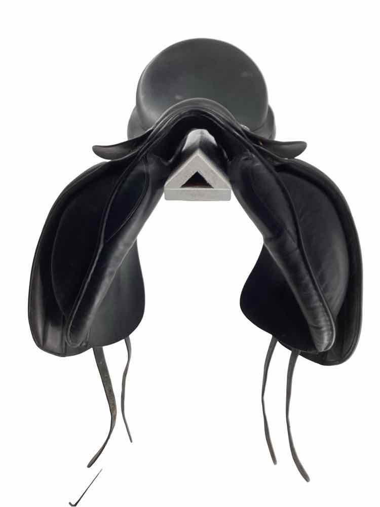 18" Hulsebos used dressage saddle