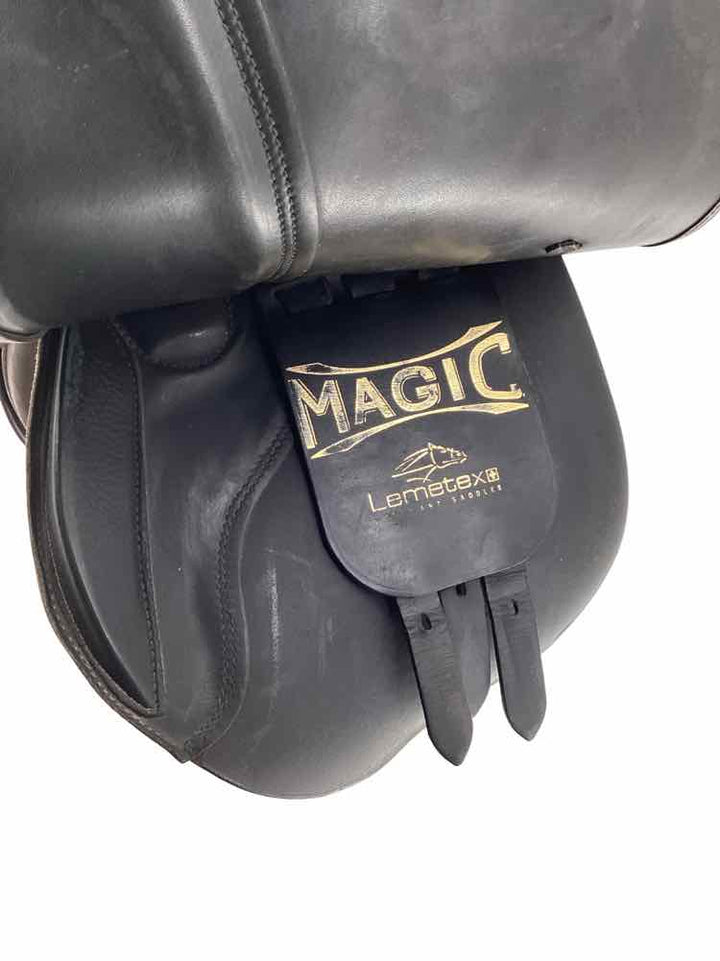 16.5" Courbette used close contact saddle