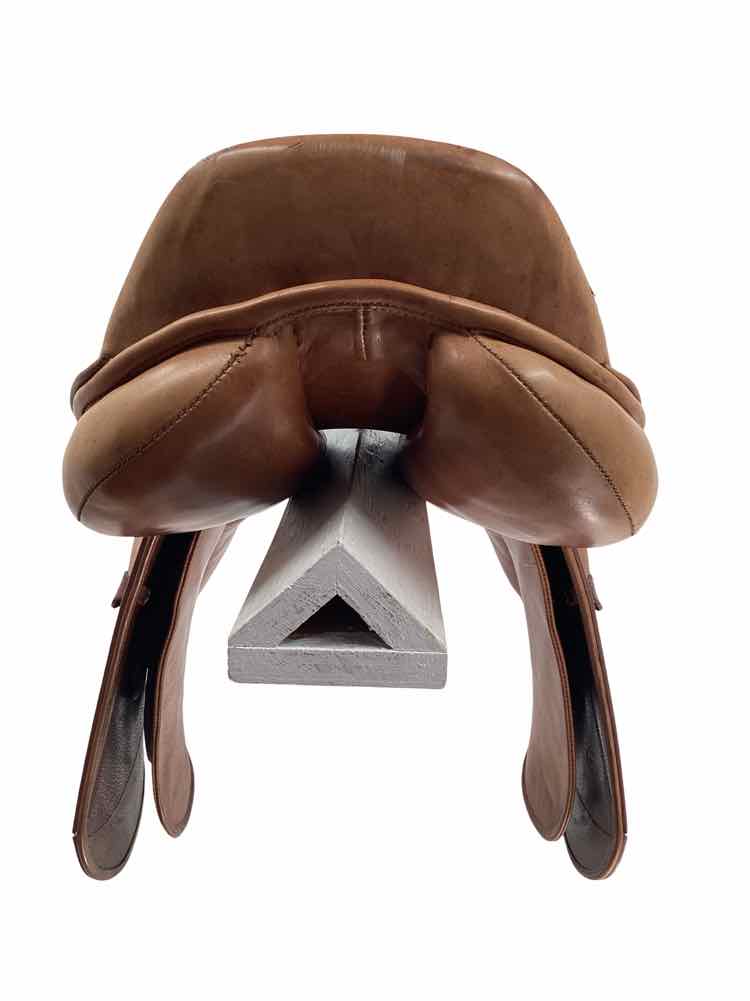 HDR Rivella wide tree wool flocked forward flap jumping saddle