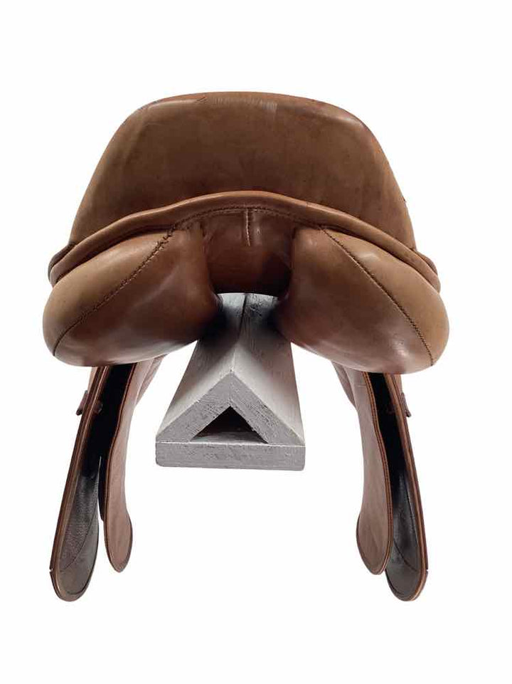 HDR Rivella wide tree wool flocked forward flap jumping saddle