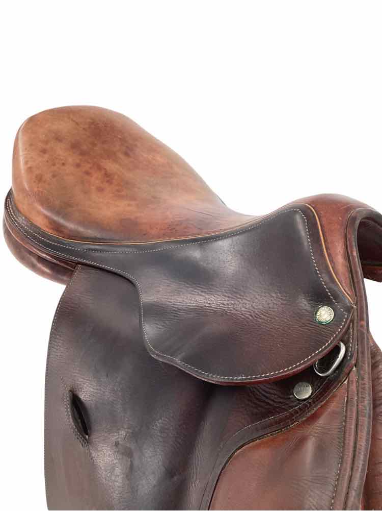 17.5" Luc Childeric used close contact saddle B