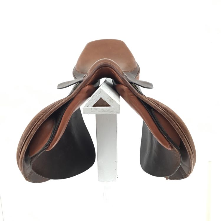 17" Collegiate used close contact saddle B