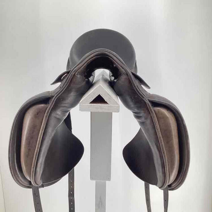 18" Prestige used dressage saddle B