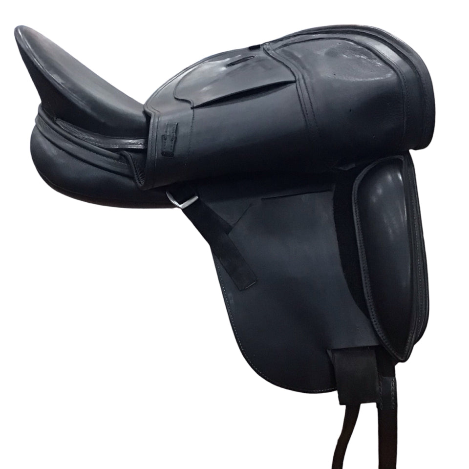 18" Schleese Triumph Wide Used Dressage Saddle - H