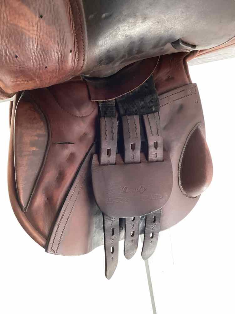 17.5" County stabilzer close contact saddle