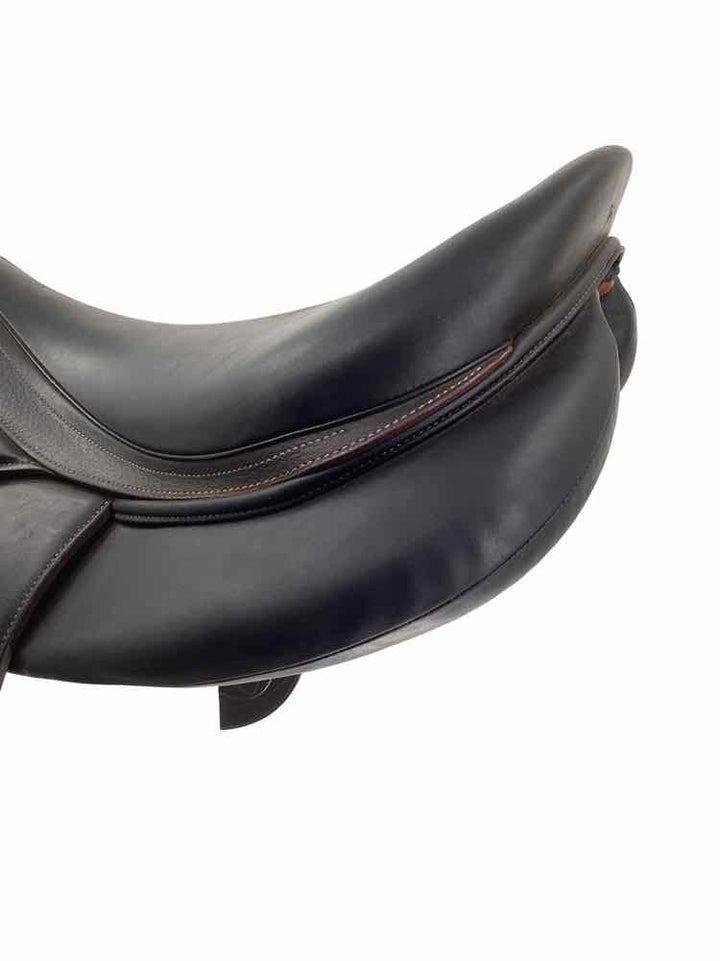 18" Devoucoux Biarritz used close contact saddle