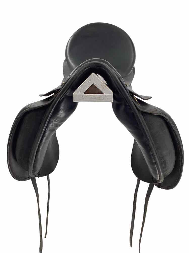 18" Fryso legacy used dressage saddle B