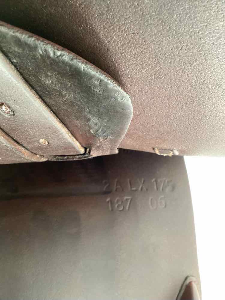 17.5" L Apogee used close contact saddle