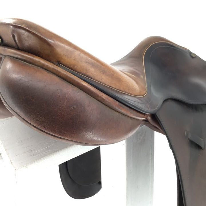 17.5" County used close contact saddle B