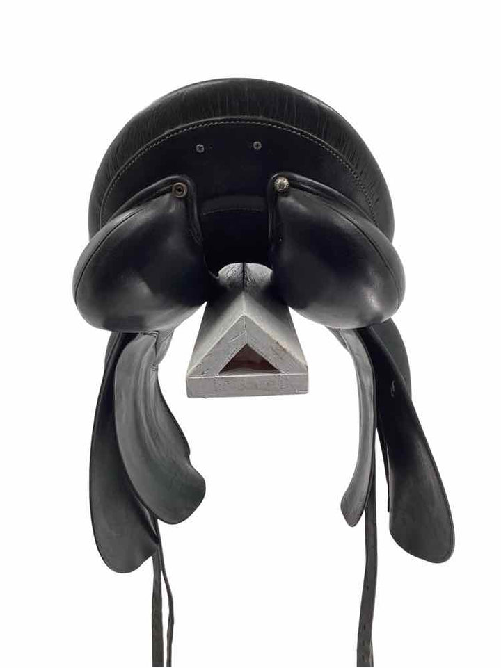 18" Stubben used dressage saddle