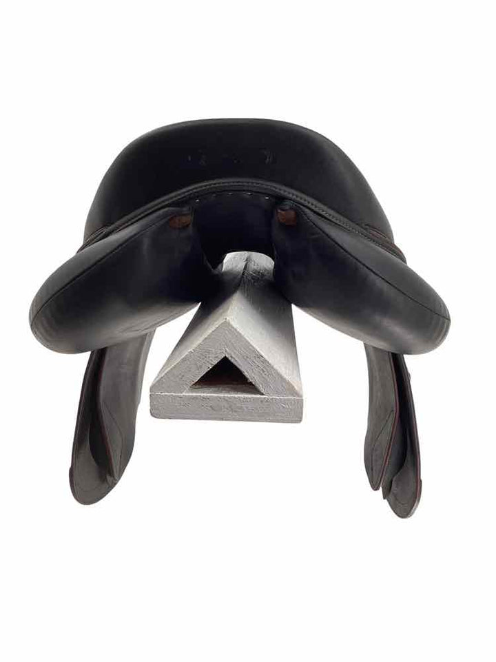 18" Devoucoux Biarritz used close contact saddle
