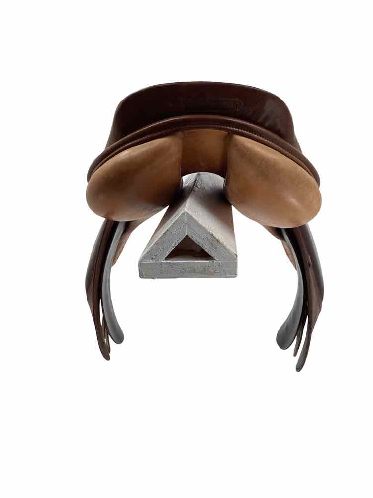 16.5 Pessoa used close contact saddle B