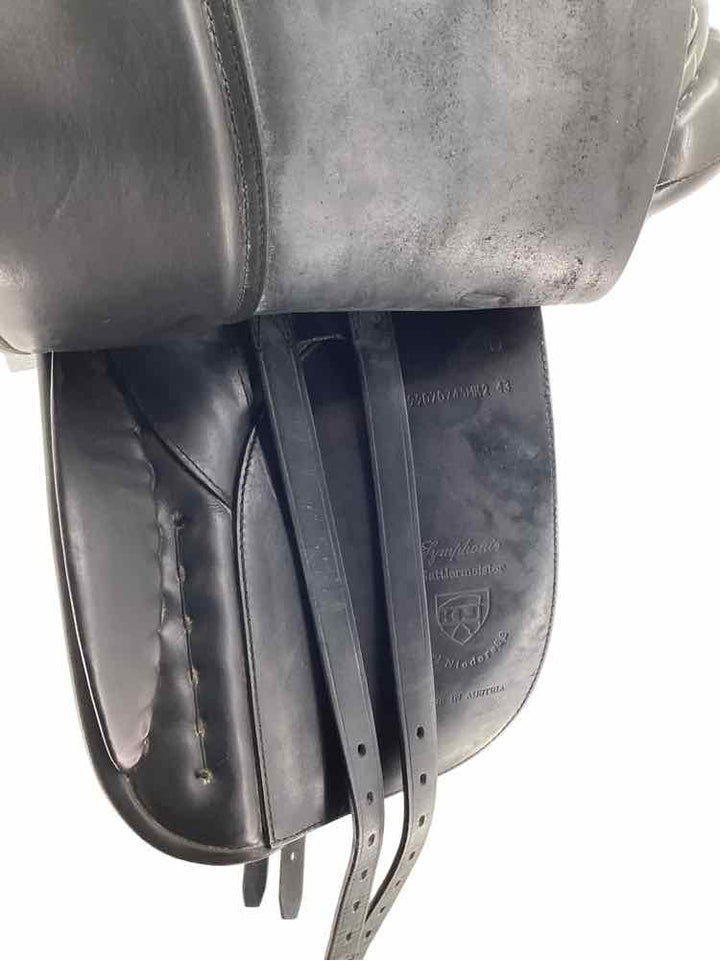 17" Karl Niedersuss used dressage saddle B
