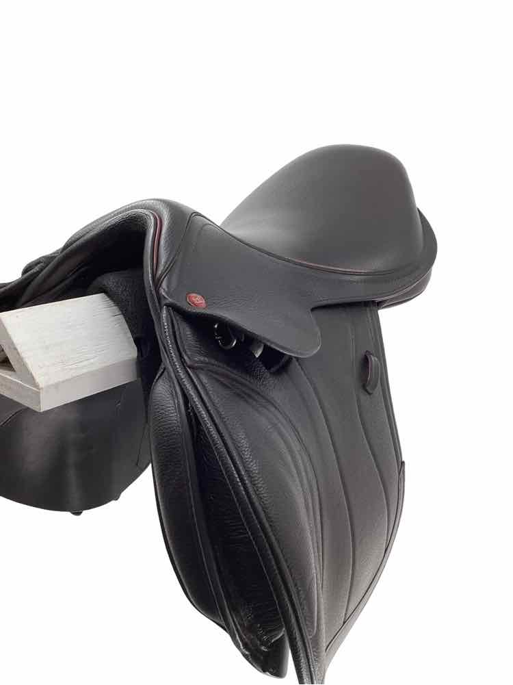 17.5" Kent & Masters used close contact saddle