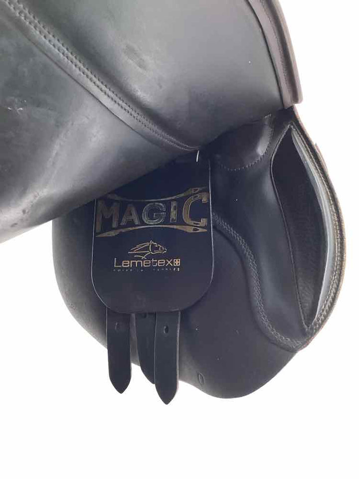 16.5" Courbette used close contact saddle
