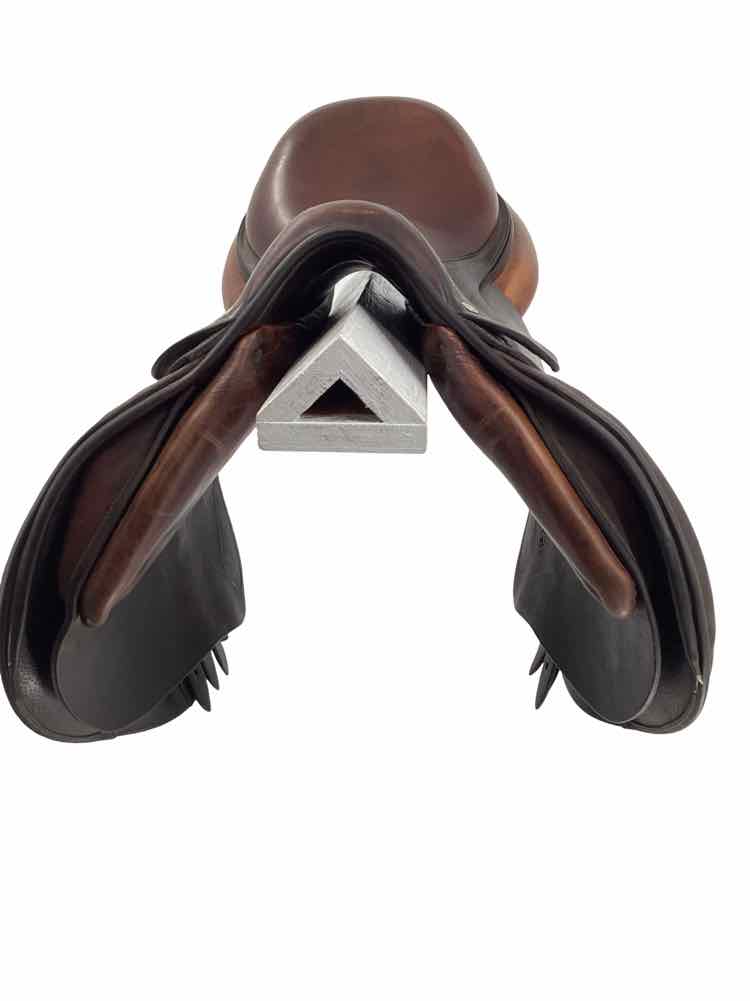18" Devoucoux used close contact saddle B