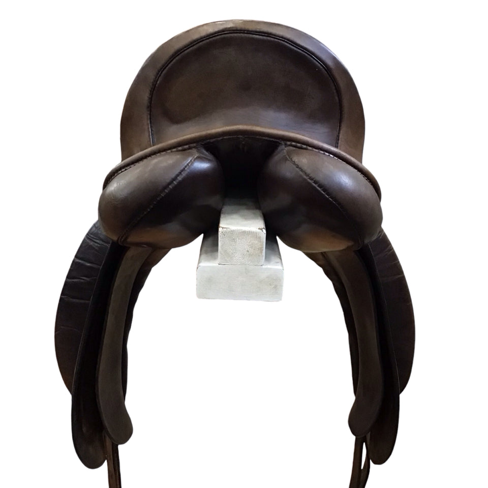 17" Hennig Wide Used Dressage Saddle - H