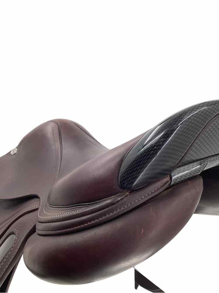 17" CWD used close contact saddle