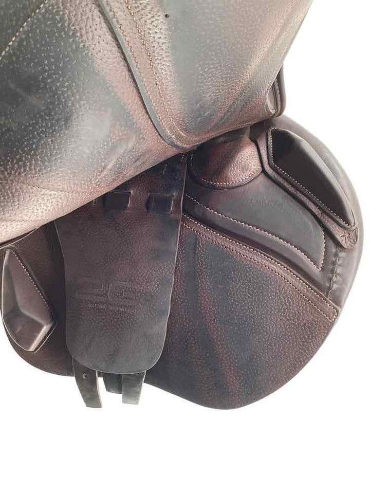 17" CWD used close contact saddle