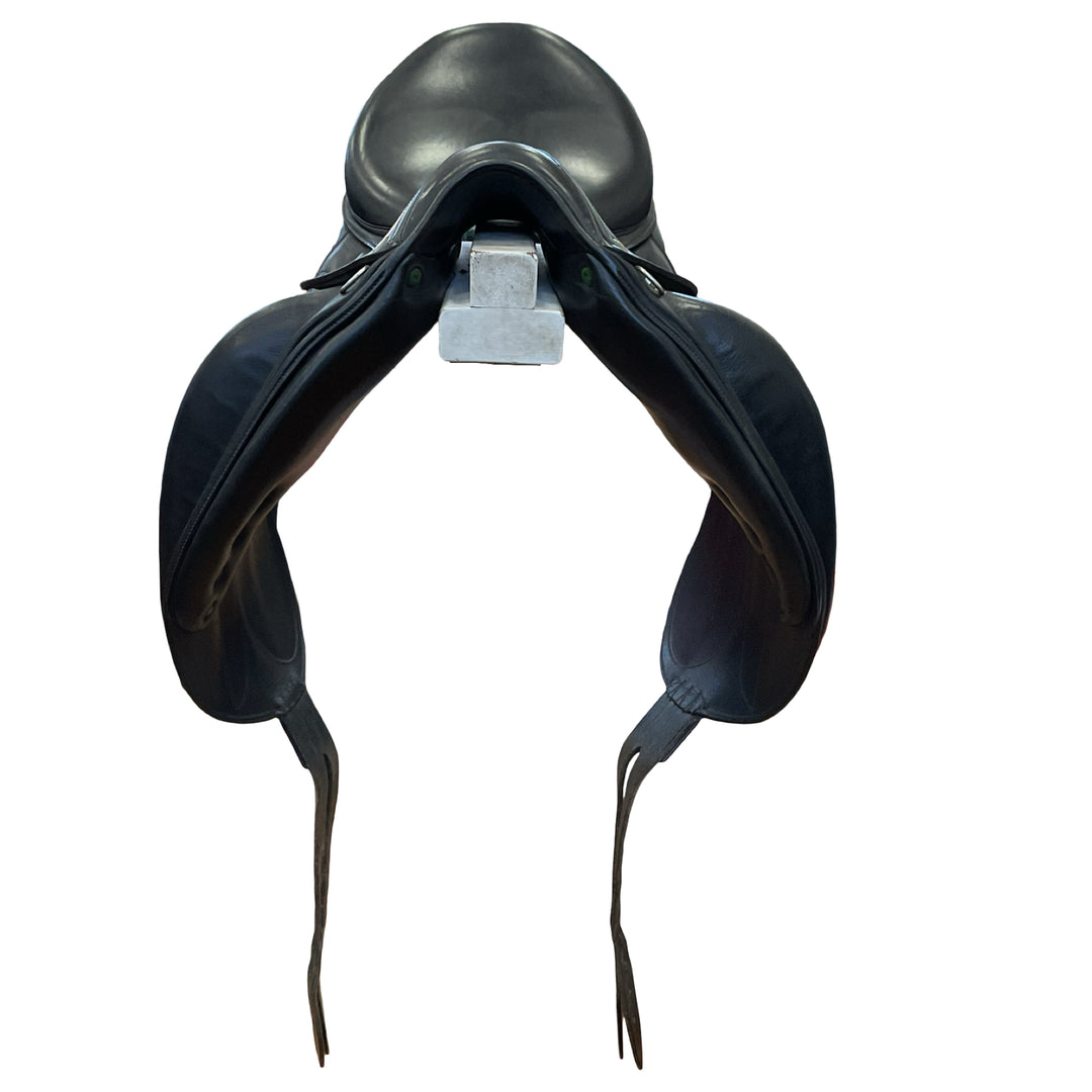 17.5" Devoucoux Makila Medium Used Dressage Saddle