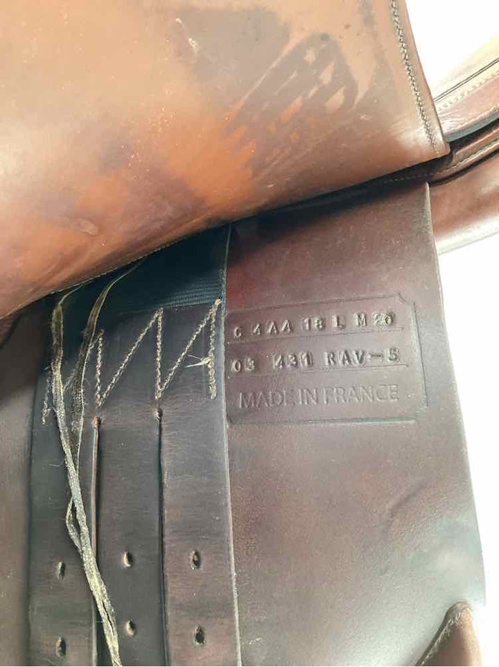 18" Antares used close contact saddle