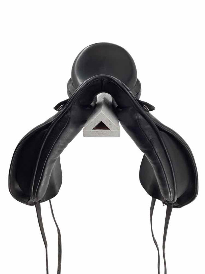 18" Trilogy used dressage saddle