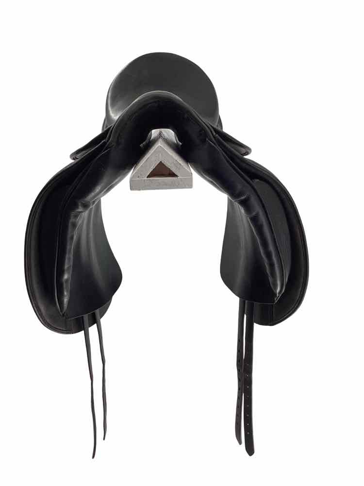 17.5" Stubben Maestoso dressage saddle