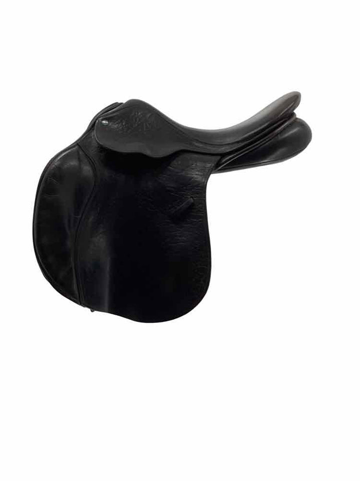 17" County Conquest used close contact saddle