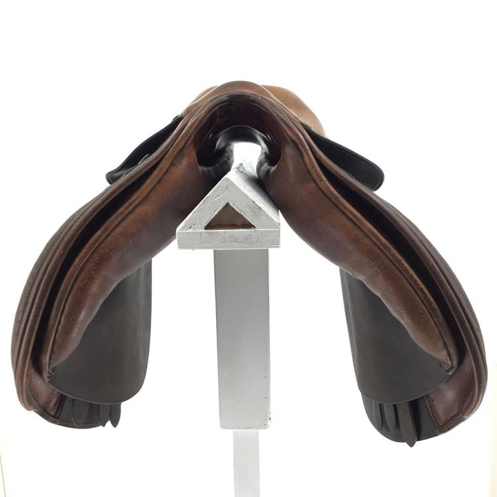 17.5" County used close contact saddle B