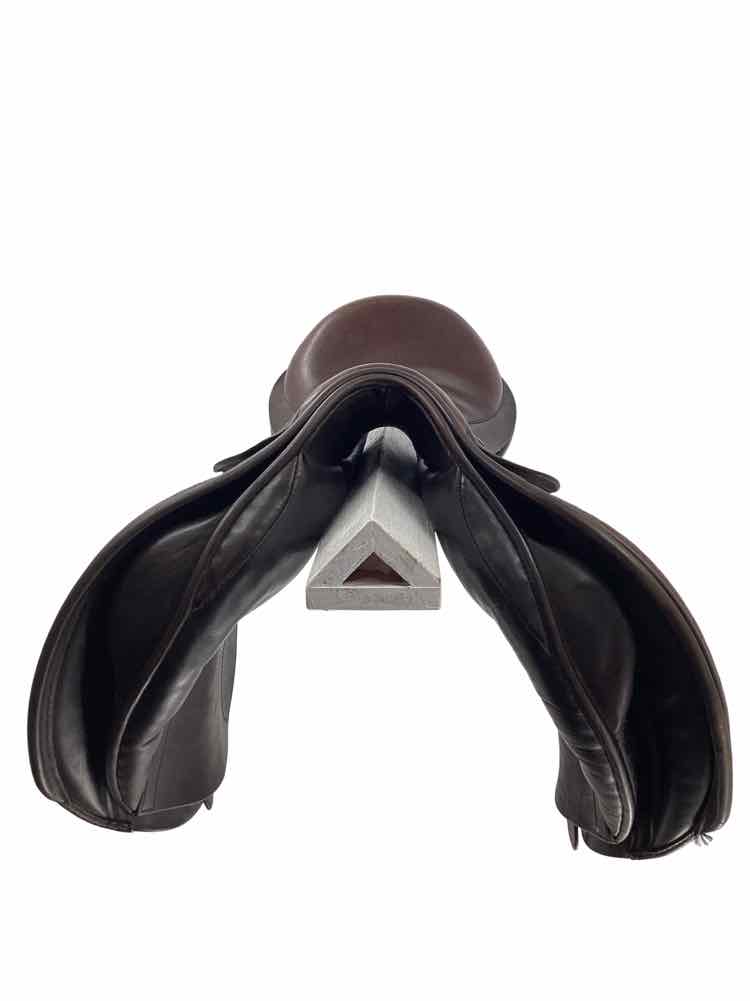 18.5" Black country Quantum used close contact saddle