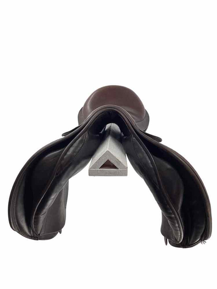 18.5" Black country Quantum used close contact saddle