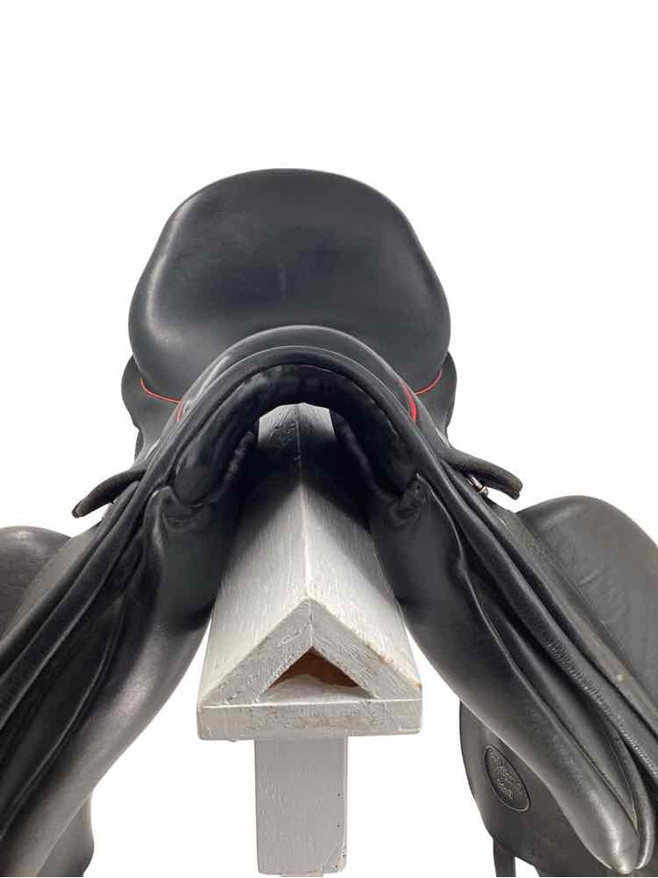 17" Custom Saddlery Wolfgang black with red piping, measure 17" but sits like 16