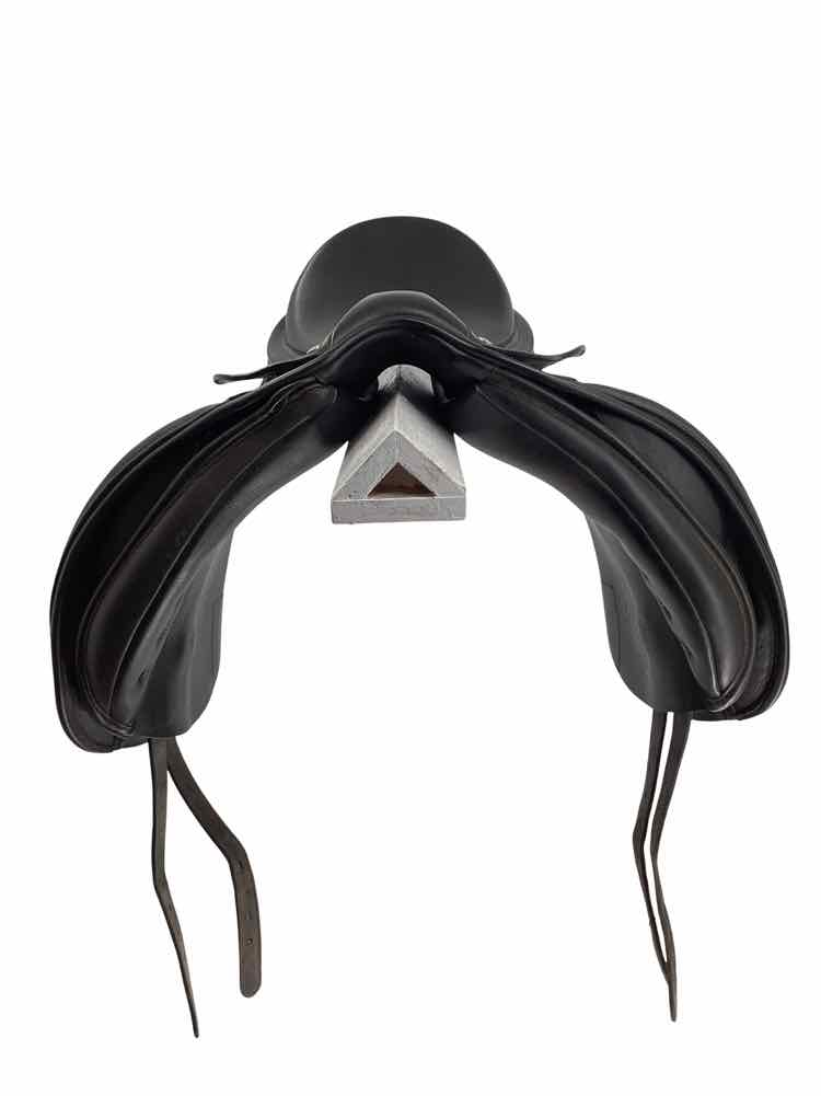 18" Bates Isabell wide dressage saddle