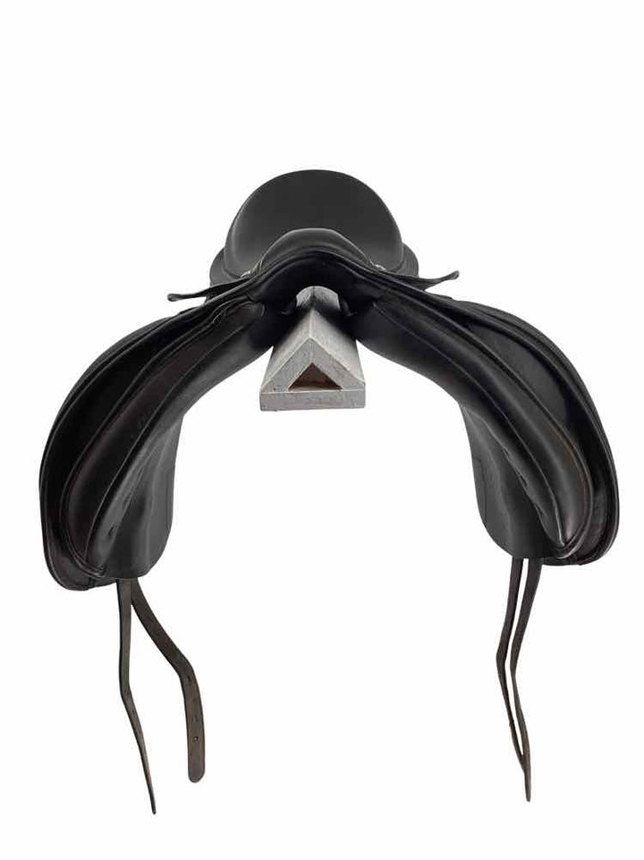 18" Bates Isabell wide dressage saddle