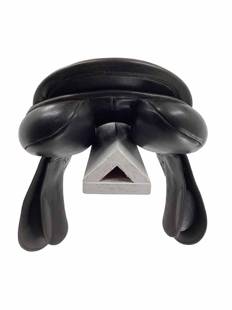 17" County Conquest used close contact saddle