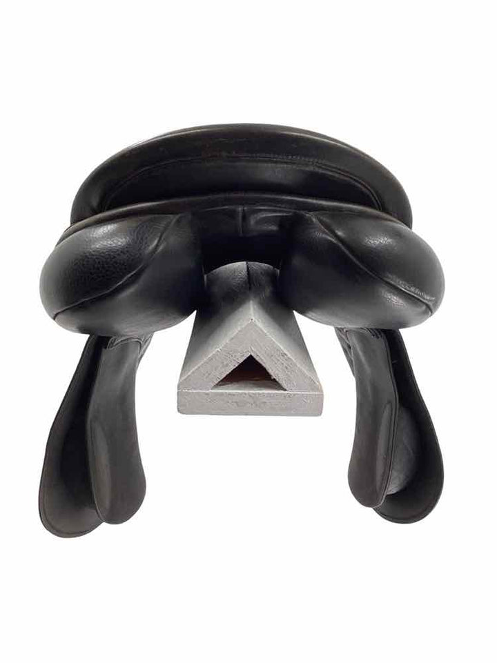 17" County Conquest used close contact saddle